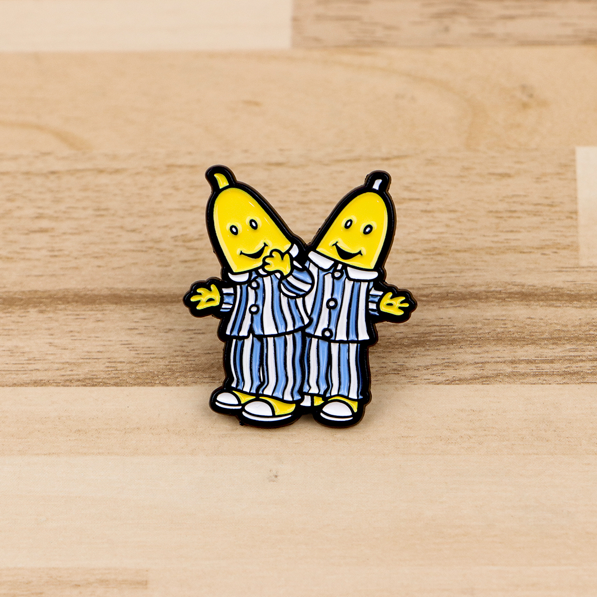 Funny Pajama Banana Man Enamel - Tuxedo Lapel Pin reseña y precio