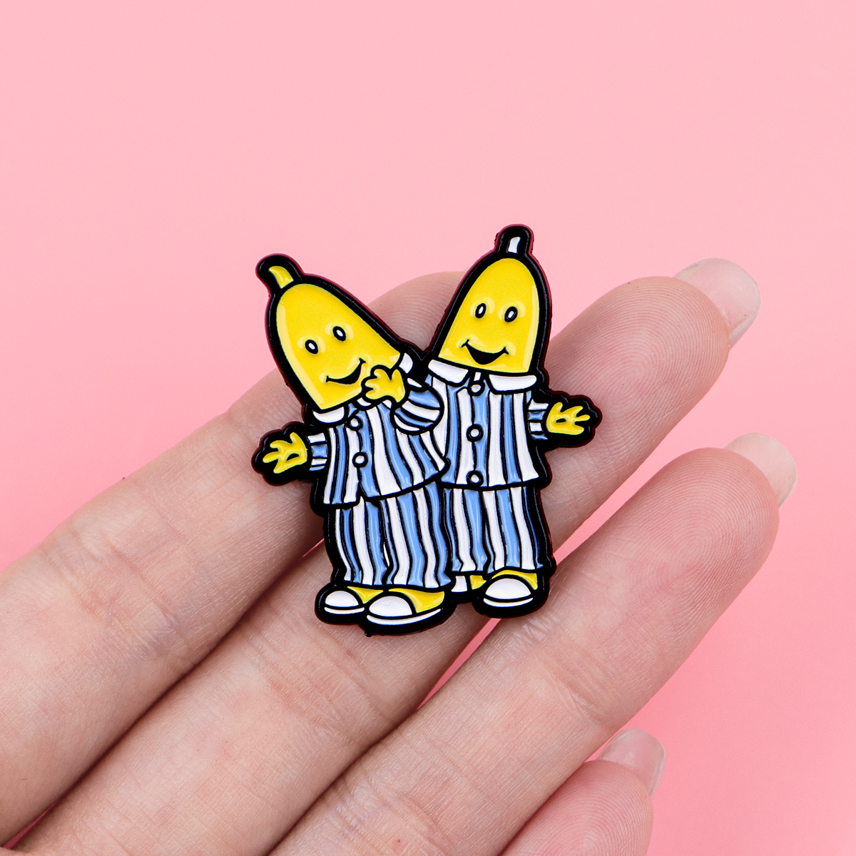 Funny Pajama Banana Man Enamel - Tuxedo Lapel Pin reseña y precio