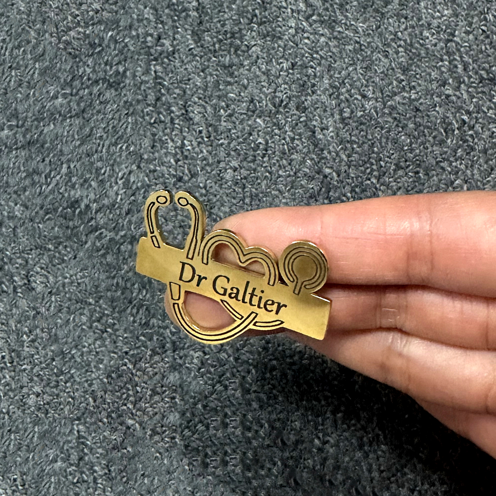 Custom Healthcare Worker Docto - Tuxedo Lapel Pin reseña y precio